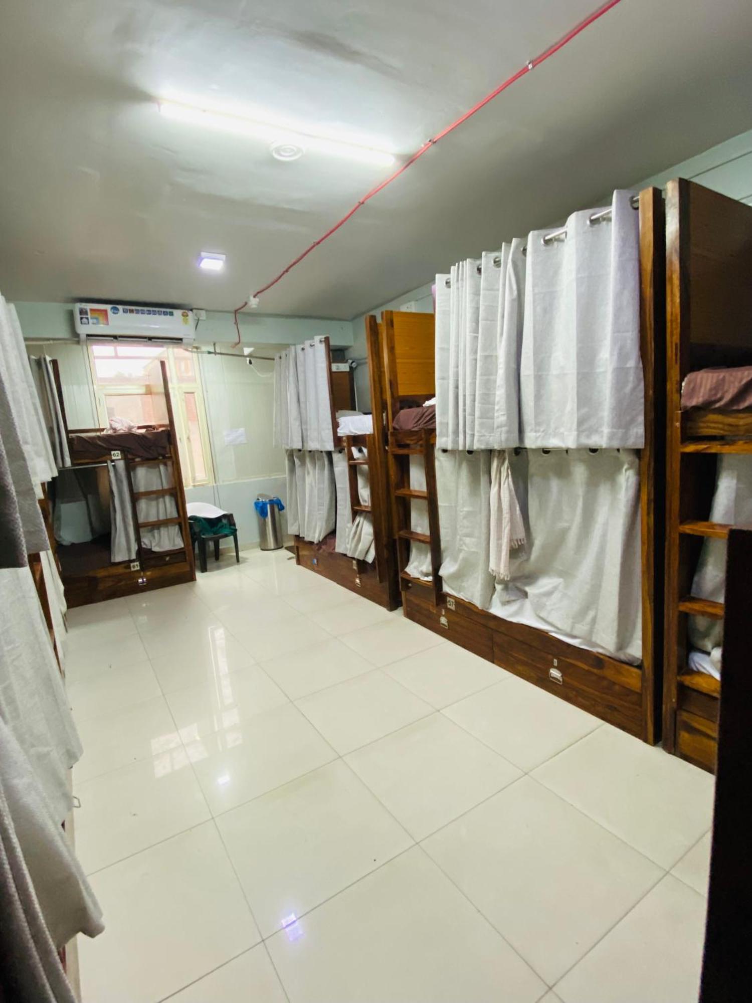 Homestay Ac Dormitory New Delhi Exterior foto